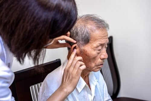 聽能復健 聽力檢查 觀看耳道