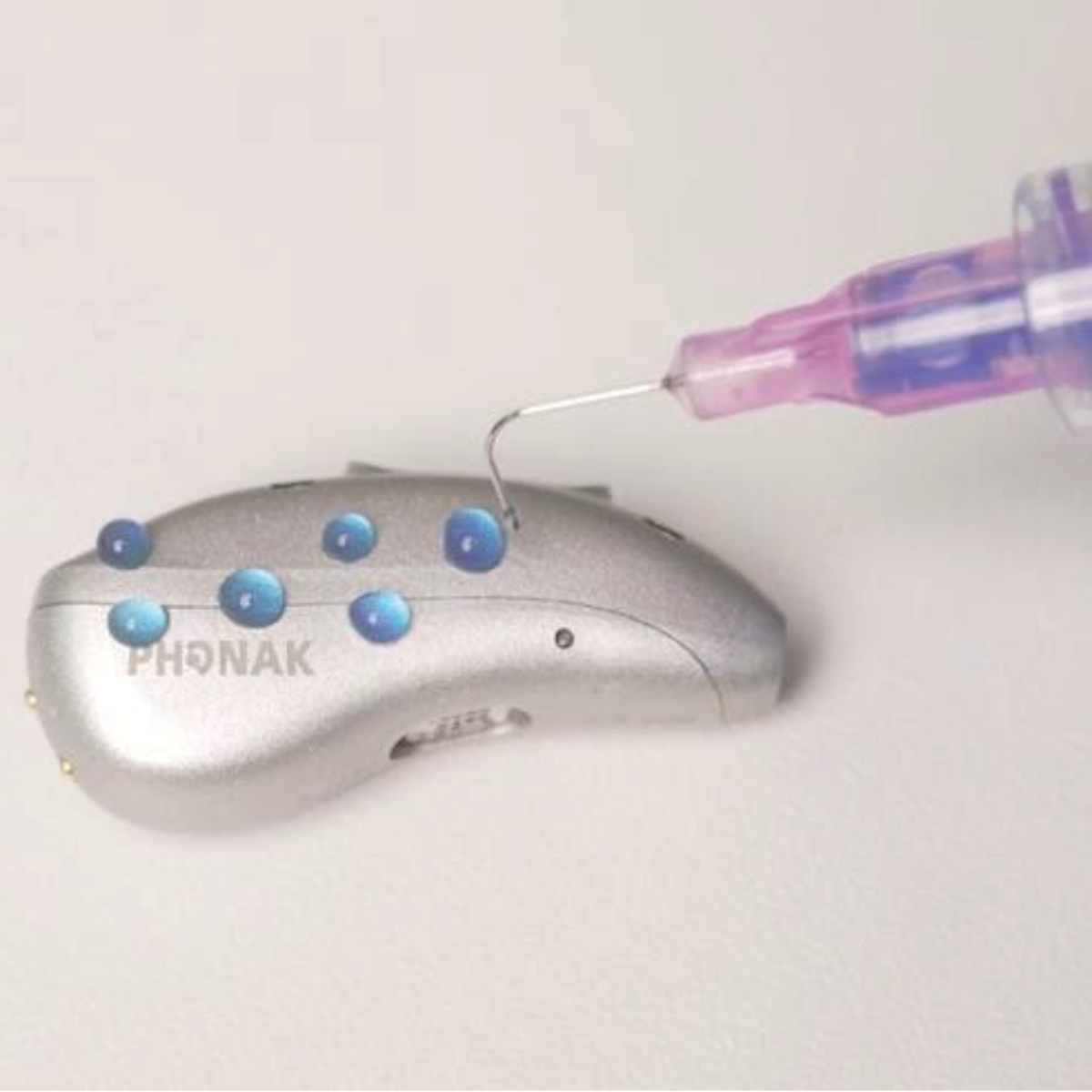 電漿塗層外殼形成疏水表面，避免液體進入。